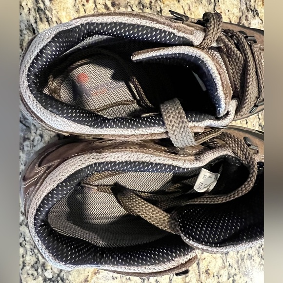 Mountain Gear Boots, size 7 - Picture 7 of 8